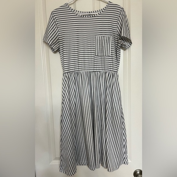Dresses & Skirts - Black and White Striped Dress with Pockets - Size M
